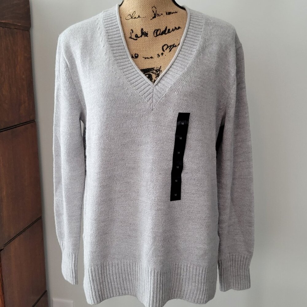 ***Banana Grey V-Neck Sweater Medium "NEW"***
